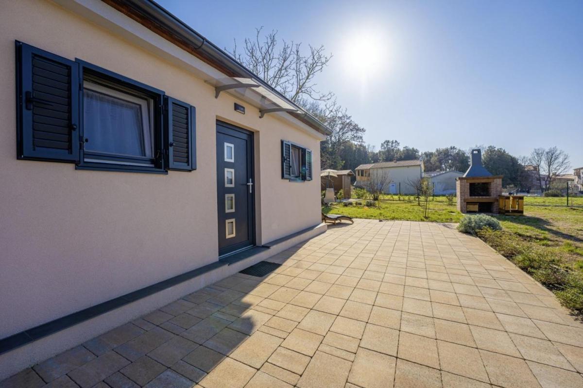 Villa Modean In Pula - Haus Fuer 2-3 Personen Exterior foto